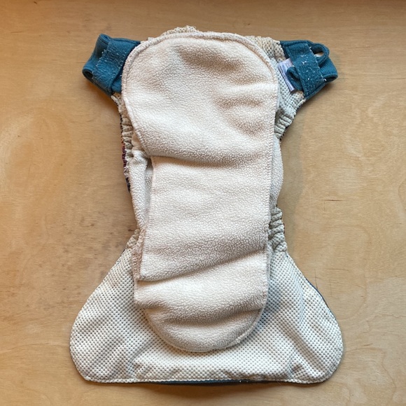Grovia cloth diaper with terry/microfibre snap in liner - Picture 2 of 3